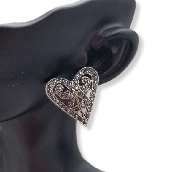 VINTAGE SILVERTONED FILIGREE HEART EARRINGS SET WITH SPARKLING MARCASITE STONE - Picture 1 of 4